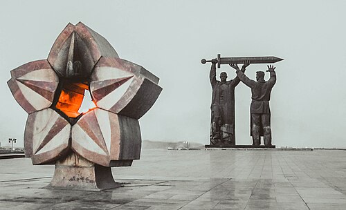 ロシアのマグニトゴルスクにある後方前線記念碑。